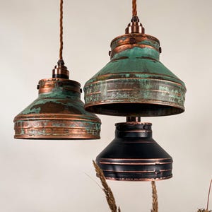 Suspension industrielle faite main en cuivre patiné - Plafonnier rustique moderne