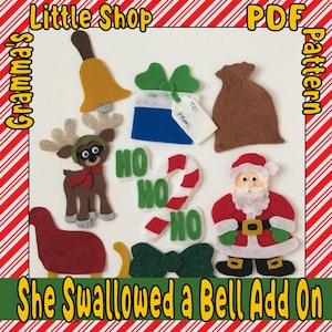 Könnte beinhalten: Ein Filz-Bastelset zum Erstellen eines Filz-Weihnachtsgeschichtenbuches. Das Set enthält ein Rentier, den Weihnachtsmann, eine Glocke, einen Zuckerstock, eine Geschenkbox, eine Tasche und eine Fliege. Das Set trägt den Titel "She Swallowed a Bell Add On".