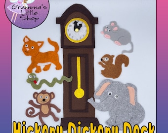 Può includere: Un set di gioco in feltro per la filastrocca per bambini "Hickory Dickory Dock". Il set include un orologio a pendolo marrone con un pendolo giallo, un topo grigio, uno scoiattolo marrone, un elefante grigio, una scimmia marrone, un gatto marrone e un serpente verde.