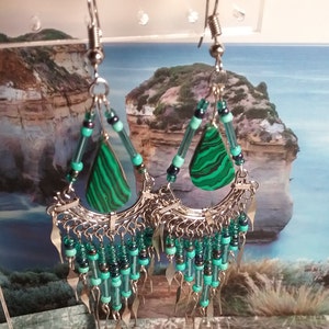 Brincos em forma de lágrima verde Spirit of Nature com borlas