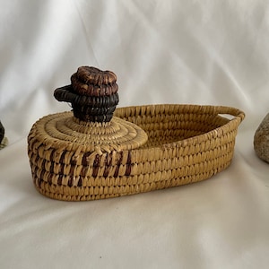 Authentic Tohono Oʼodham Duck Basket Yucca Devils Claw 1950s