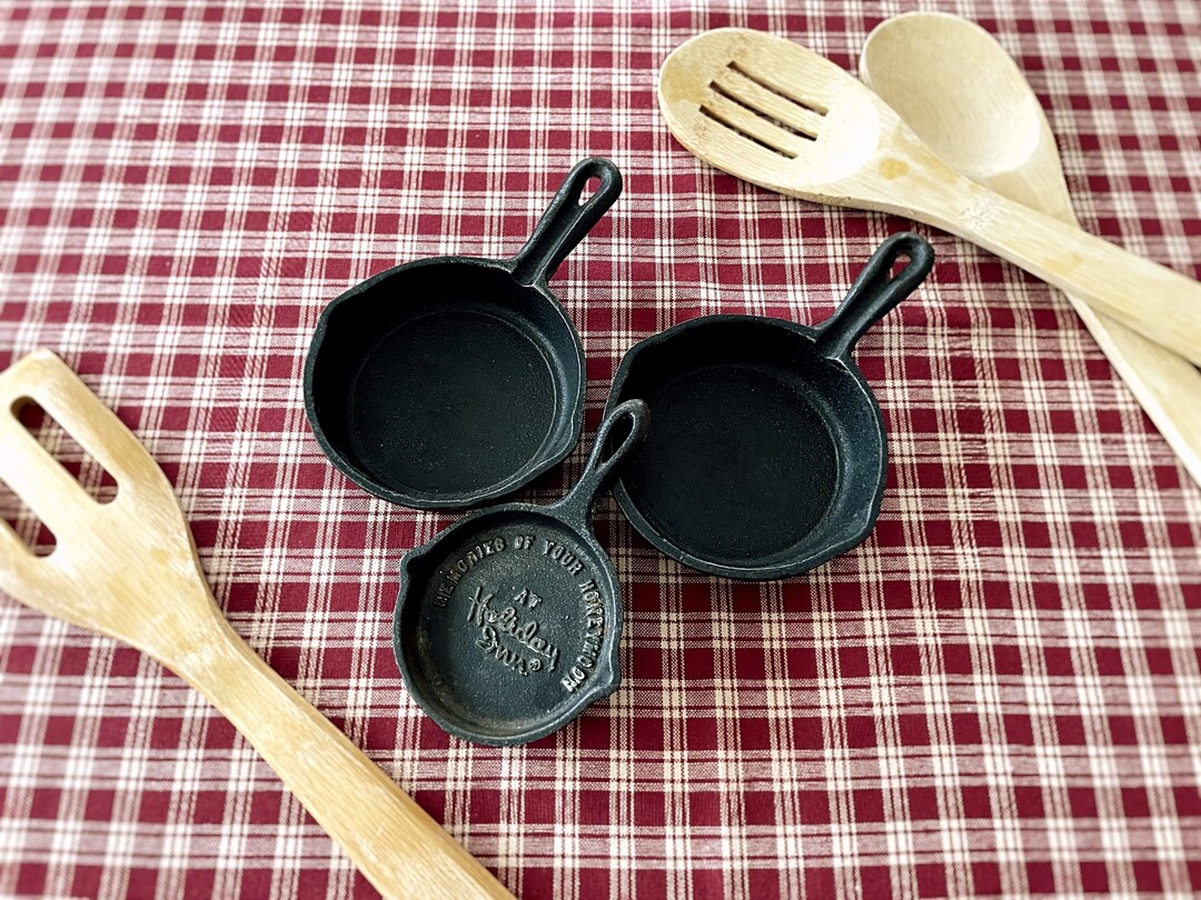 Decorative Small Cast Iron Skillets Frying Pans W Holiday Inn Etsy
