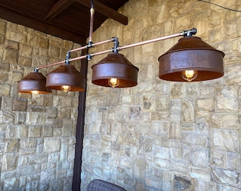 Lámpara de araña industrial de cobre para la cocina con pantallas oxidadas para la mesa del comedor o del billar.