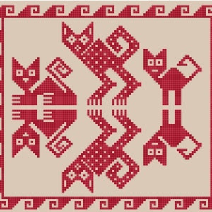 Puede incluir: Diseño bordado rojo de tres gatos estilizados sobre un fondo beige. Los gatos miran en diferentes direcciones y tienen un patrón geométrico.