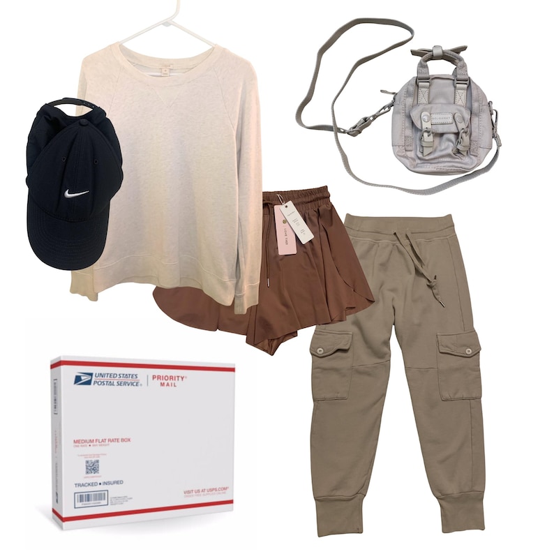 K&ouml;nnte beinhalten: Ein l&auml;ssiges Outfit mit einem cremefarbenen Langarmshirt, braunen Shorts und einer beigefarbenen Cargohose. Eine schwarze Baseballkappe mit wei&szlig;em Nike-Logo, eine graue Umh&auml;ngetasche und ein USPS Priority Mail Karton vervollst&auml;ndigen das Ensemble.
