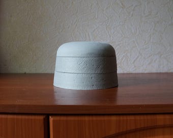 Hat block with medium rounded top/ Height 8-13 cm.