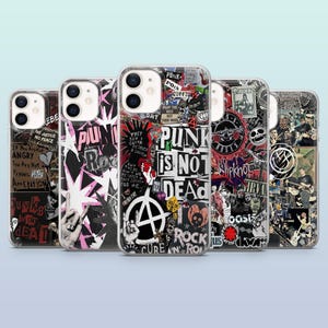 Puede incluir: Una colección de cinco fundas para teléfono con diseños de temática punk rock. Cada funda presenta un collage de pegatinas, gráficos y texto, incluyendo frases como "Punk is Not Dead" y logotipos de bandas. Las fundas tienen un fondo transparente.