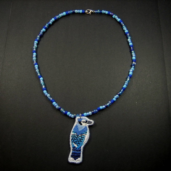 Collier " Geai bleu" perles et broderie