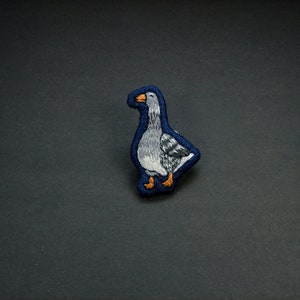 Small embroidered &quot;Amelia&quot; brooch