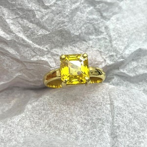 Certifierad gul safir/Pukhraj 4,00-11,00 karat Panchdhatu astrologiring för män och kvinnor gul safirring