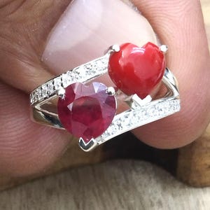 Hjärtring med rubin och korall: Förgylld 925 sterlingsilver