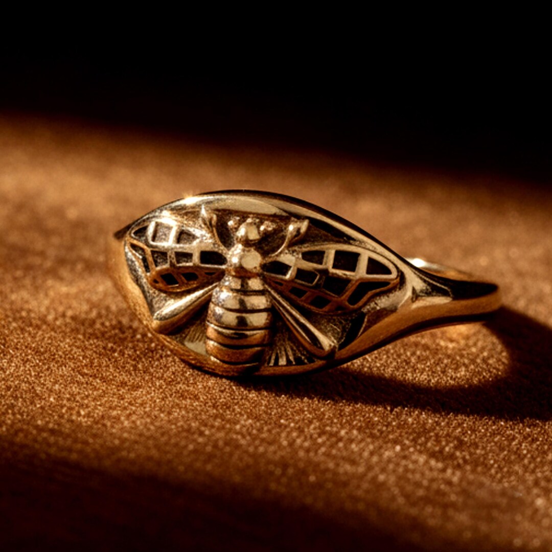 Signet Insect Tiny Bee Signet Ring – Dainty Gold Nature Inspired Jewelry – Vintage ...