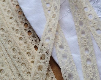 Adorno de encaje ranurado color marfil para ropa, inserción de Valennciene, stock antiguo, 2 yardas de cuentas para cinta de seda para boda