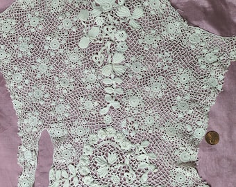 29 ROSAS 3D Encaje de cuello de ganchillo irlandés antiguo Muy original y detallado grandes ramos de flores clones infantiles nudo