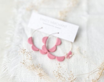 Bubblegum pink | scalloped edge hoops