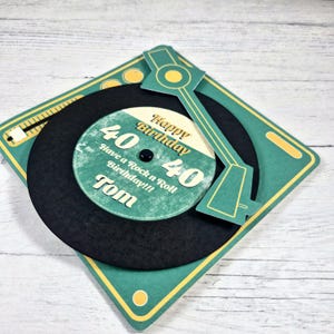 Carte d'anniversaire personnalisée pour tourne-disque, Carte d'anniversaire personnalisée, Carte sur le thème de la musique, Carte d'anniversaire en vinyle tourné, Carte de visite pour tout âge, Vert