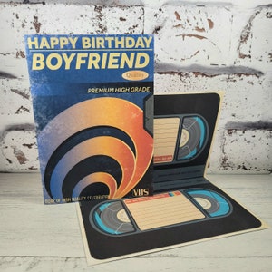 Carte d'anniversaire de petit ami, carte d'anniversaire de tout âge des années 80, carte de bande VHS, carte d'anniversaire des années 80, carte pour lui, carte de couverture de cassette vidéo de nouveauté
