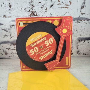 Carte d'anniversaire personnalisée pour tourne-disque, Carte d'anniversaire personnalisée, Carte sur le thème de la musique, Carte d'anniversaire en vinyle tourné, Carte de visite pour tout âge, Rouge