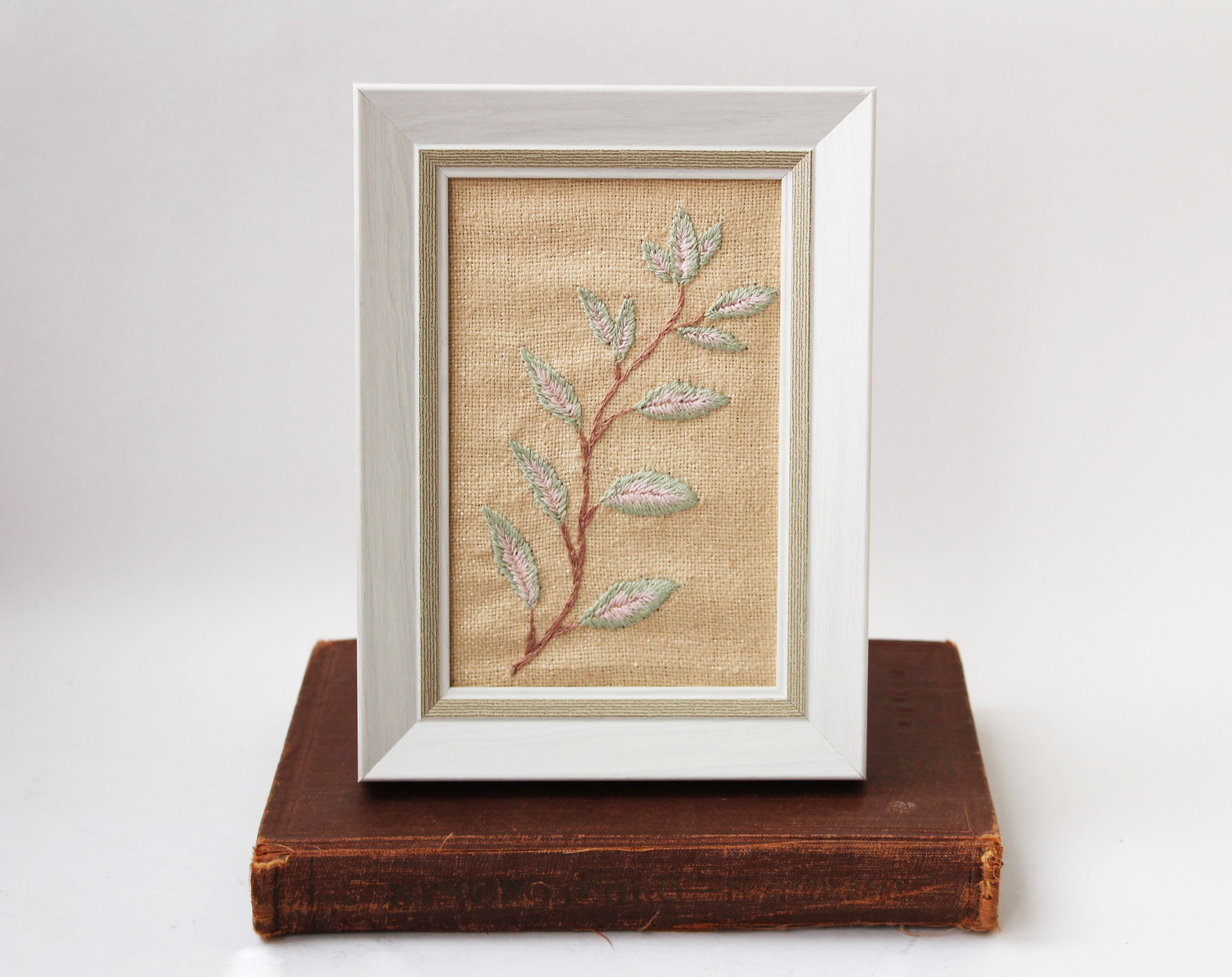 Decoración del hogar. Bordado botánico. Bordado a mano. Flores | Etsy