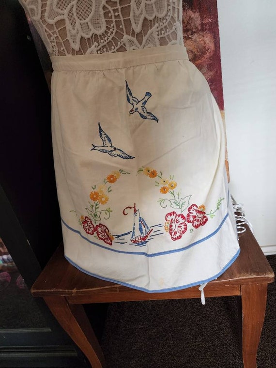 Vintage 1/2 Apron Detailed Embroidery. - image 3