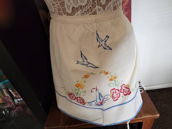 Vintage 1/2 Apron Detailed Embroidery. - image 1