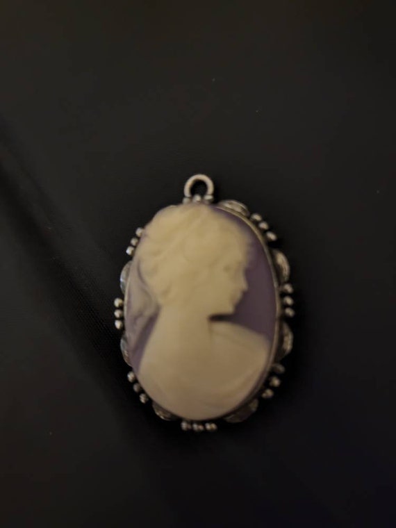 Cream Colored Cameo With A Purple Background Pende