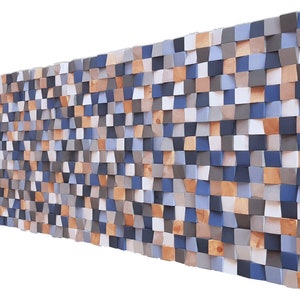 Holzskulptur in grau und blau – Originelle Holzskulptur für eine Akkustikplatte