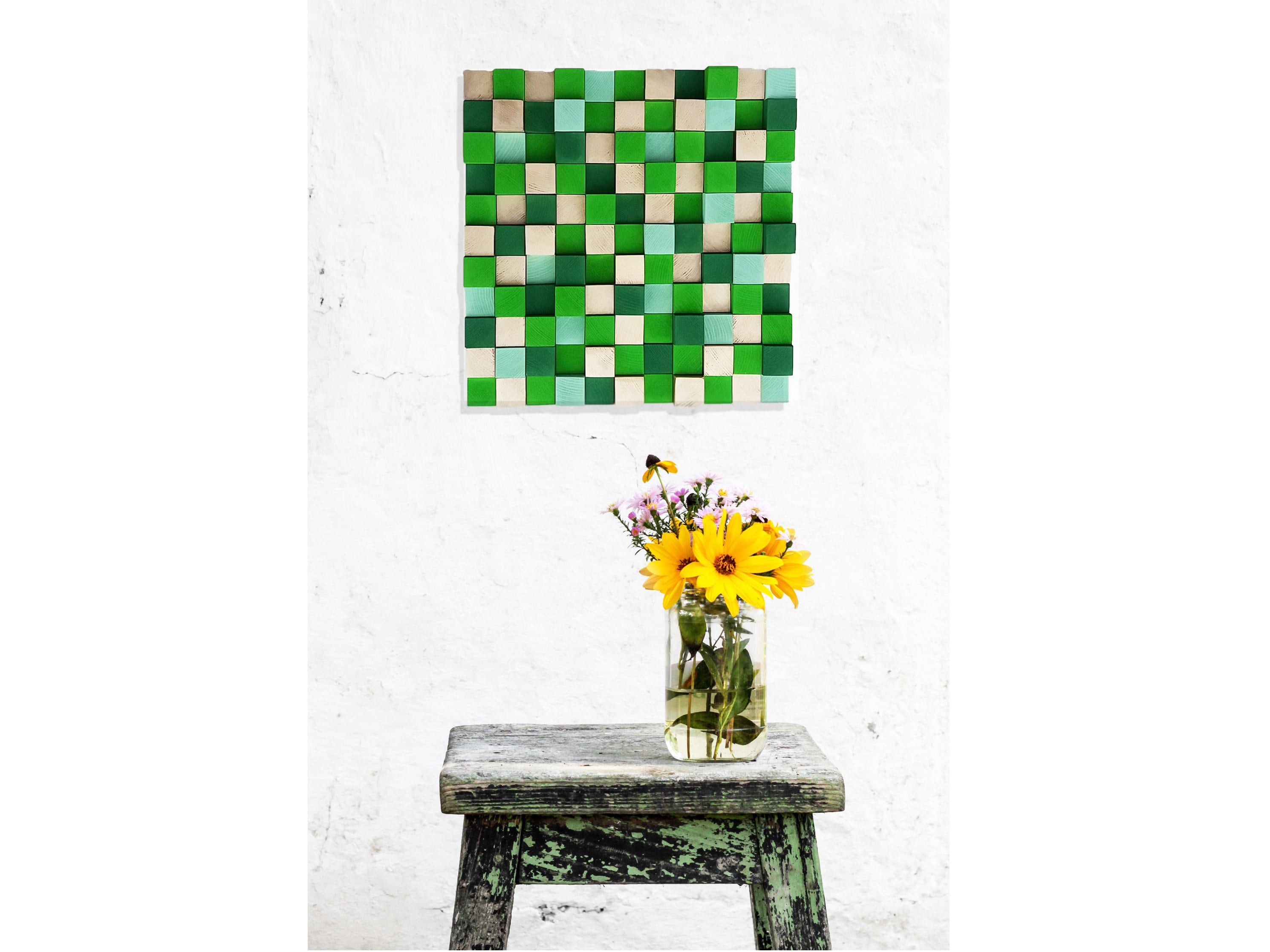 Art Mural en Bois Original Dans Des Tons Verts avec Touches d'or Pour Un Décor Rustique Moderne