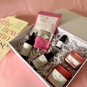 Perimenopause Relief Wellness Box, Hormone Support + Natural Self-Care Gift, Hot Flash & Mood Balance Kit immagine 2