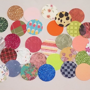 90 papieren cirkels / Papieruitsneden / Gestanste cirkels / Diverse papieren cirkels / Cirkelversiering / Cirkels knutselen / Kaarten maken / 2 inch