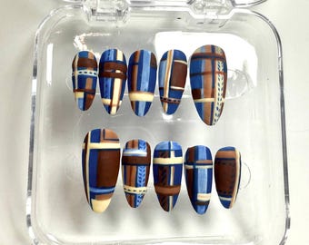Cuadros en marrón y azul
