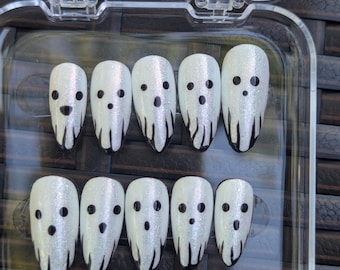 Uñas postizas de fantasmas espeluznantes: uñas con purpurina para Halloween