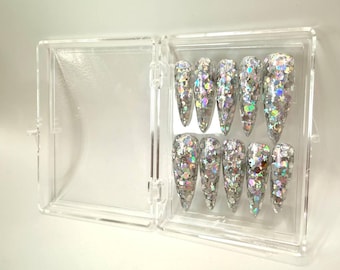 Uñas de fiesta holográficas plateadas