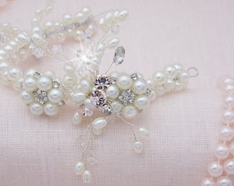 Pearl Wedding Hair vine elegant bridal headpiece with crystals and pearls gift for bride on wedding day hair halo wedding hairpiece