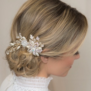 Pearl Hair Comb, Wedding Hair Comb, Bridal Hair Comb Silver, Floral Hair Piece, Bridal Hair Accessories, Bridal Headpiece, Crystal Hair Comb