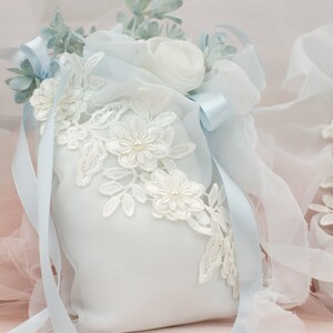 Fleur Fille Sac à main Fleur Fille Panier Alternative Assorti Bleu Soie Alliance Porte-Linge Oreiller Quelque Chose Bleu Mariage Cadeau Fleur Sac à Main