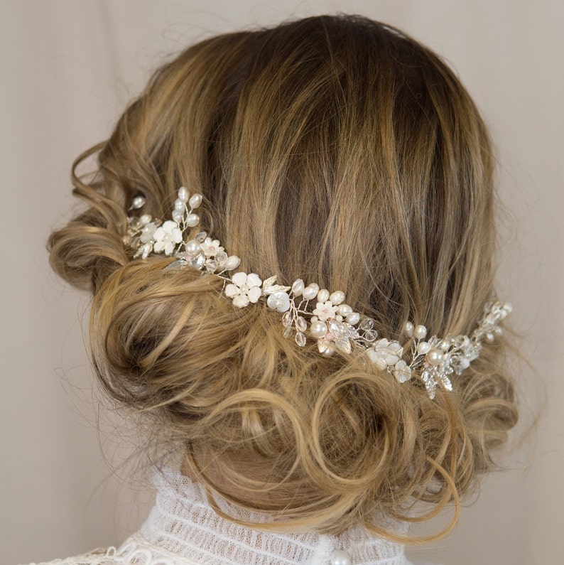 Crystal and Pearl Hair Vine Bridal Hair Piece Wedding Headpiece Bride Halo Wedding Hair Comb Bohemian Headpiece White Flower Crown Boho Comb
