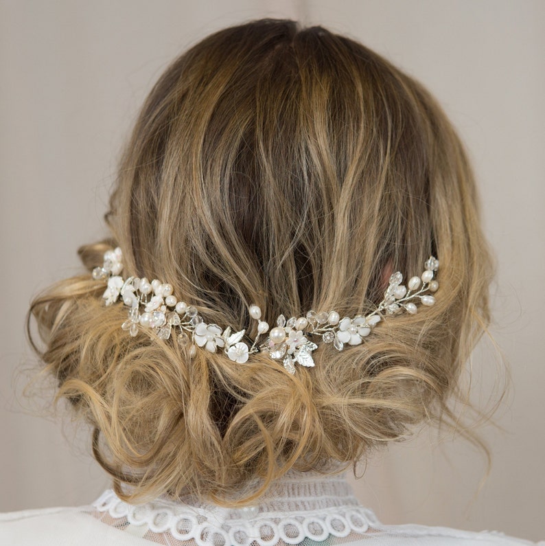 Crystal and Pearl Hair Vine Bridal Hair Piece Wedding Headpiece Bride Halo Wedding Hair Comb Bohemian Headpiece White Flower Crown Boho Comb