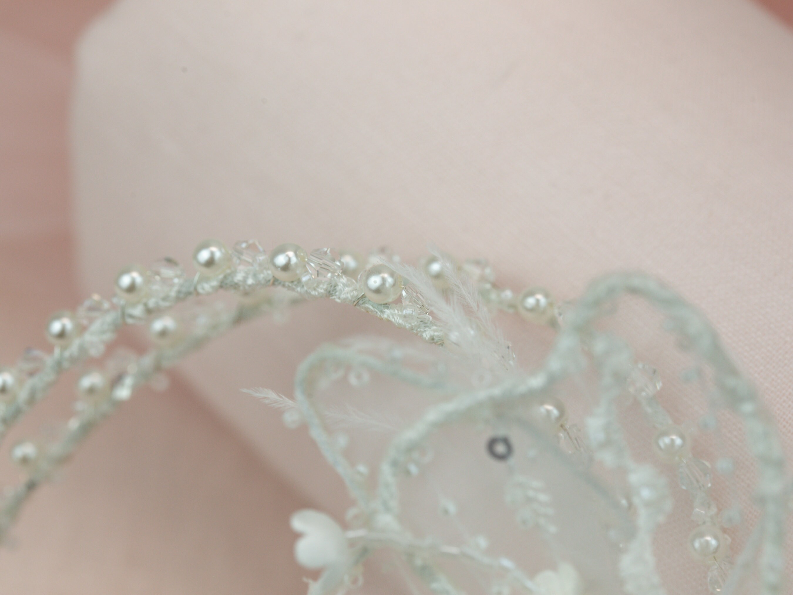 Weißes Blumen-Stirnband Mit Kunstperlen – Elegantes Haar-Accessoire Für Hochzeiten, Fotoshootings & Festliche Anlässe