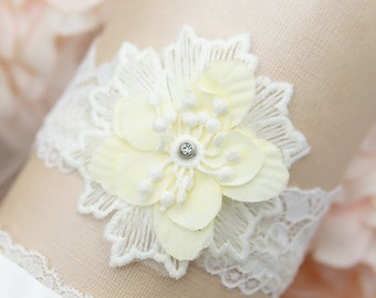 Ivory Wedding Garter , bridal garter, light Ivory garter,Tossing Garter,Keepsake Garter,Off white Lace Garter, Champagne garter Garter Belt