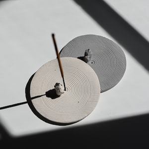 Round stone incense holder