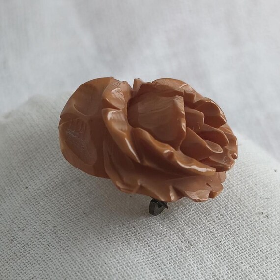 Carved Bakelite Rose Brooch — Vintage 1930s-40s - image 3