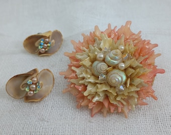 Vintage Peach and White Tropical Shell Brooch and Earrings