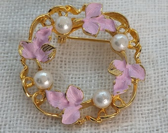 Vintage Trifari Pink Ivy Leaves and Pearl Circle Brooch