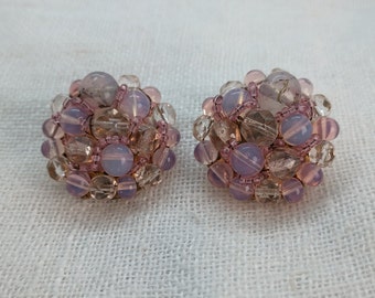 Brincos de pressão Coppola E Toppo rosa com miçangas, assinados.