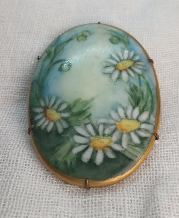 Antique Hand-Painted Porcelain Daisy Brooch — Uni… - image 1