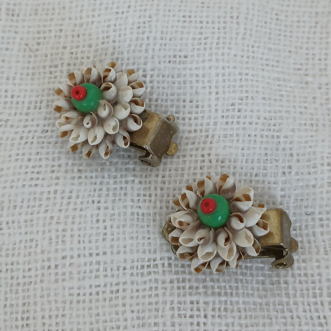 Retro C1950s Tiki Aesthetic Shell Earrings Adorable Mini Martini Olive