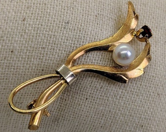 Vintage 18k Gold Brooch with Akoya Pearl and Garnet