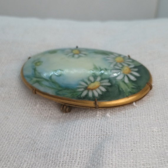 Antique Hand-Painted Porcelain Daisy Brooch — Uni… - image 2