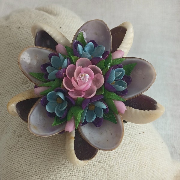 Vintage 1950s-1960s Retro Tiki Aesthetic Shell Brooch with Pink, Blue, Purple Flowers